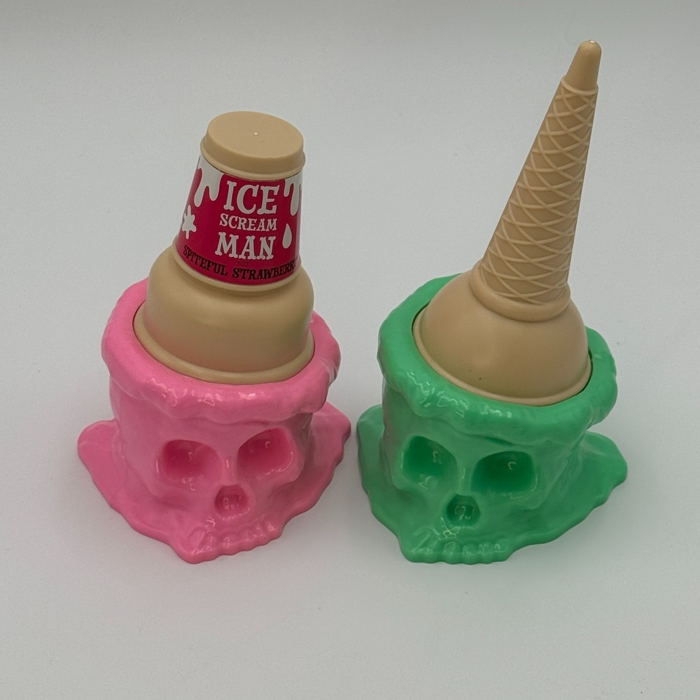 Target Bullseye's Playground Halloween Ice‎ Cream Cone Melting Skulls Pink Green